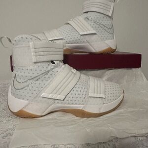 Nike LeBron Soldier 10 SFG Sneakers